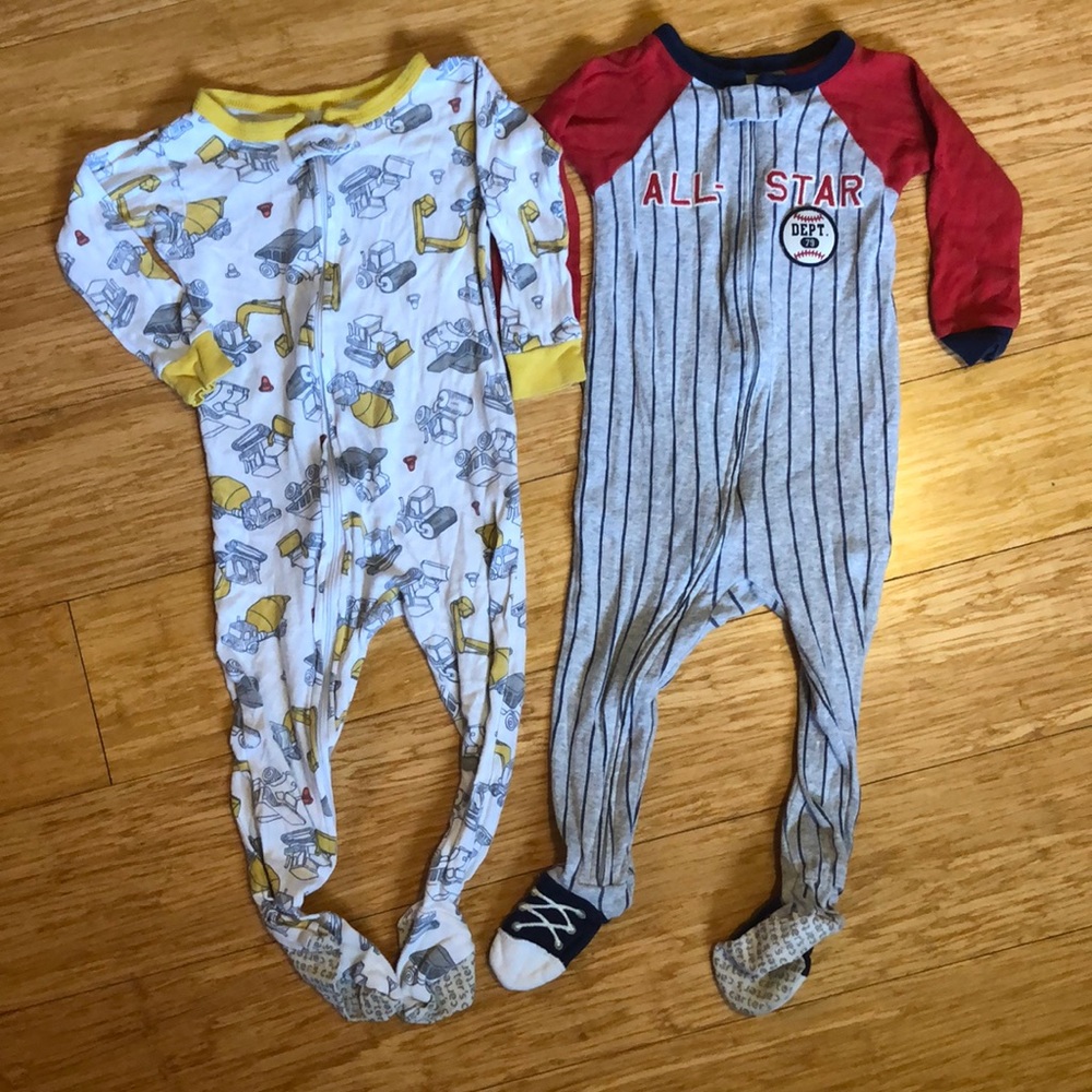 Carter’s footsie pajamas - Size 18 months